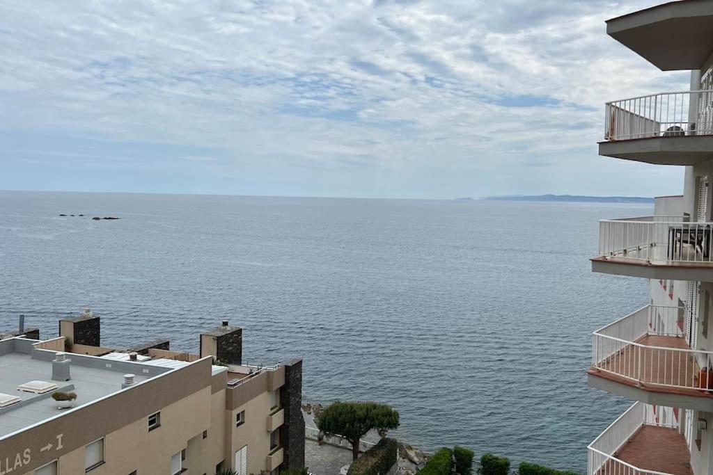 Apartamento Tres Habitaciones Con Vistas Al Mar En Roses Exterior photo