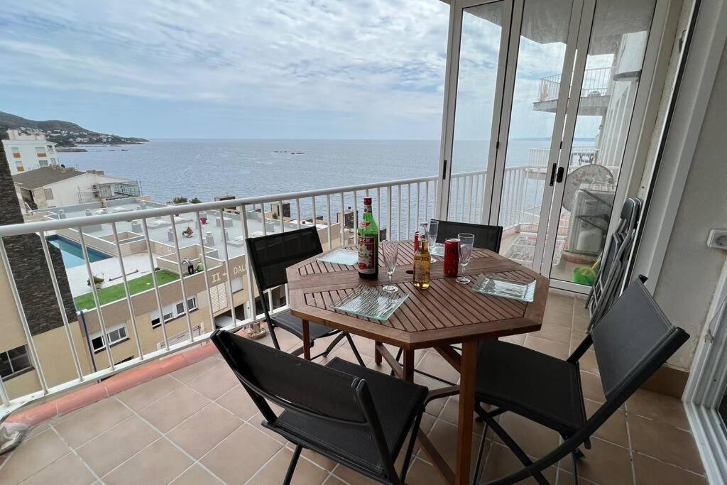 Apartamento Tres Habitaciones Con Vistas Al Mar En Roses Exterior photo